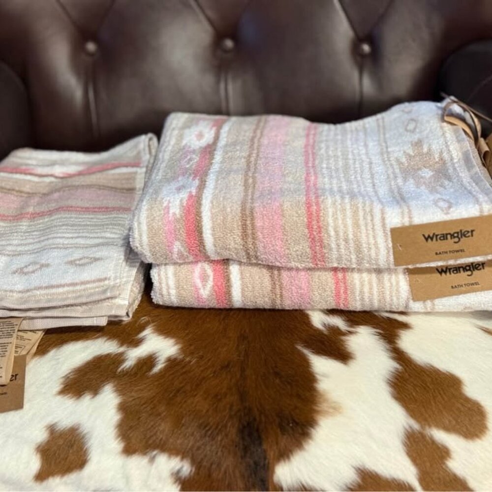 Wrangler Coyote Sands Pink Set Of 2 Towels 28" x52" And 2 Hand Towels NWT